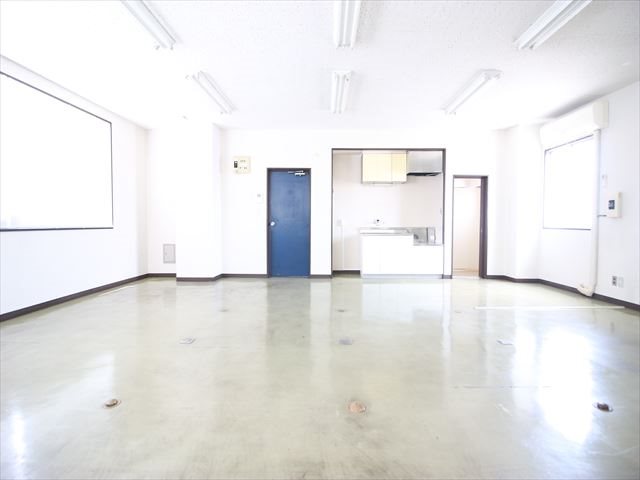 英和・流通元町ビル 玄関