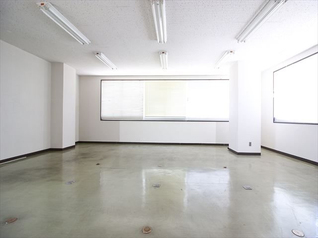 英和・流通元町ビル リビング