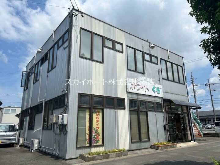ホワイトくら 外観