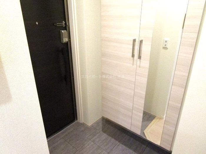 プレシャス初生 玄関