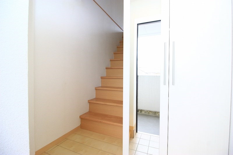 サンリット初生 玄関