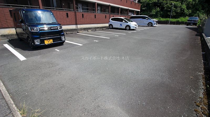 フォンテーヌ 駐車場
