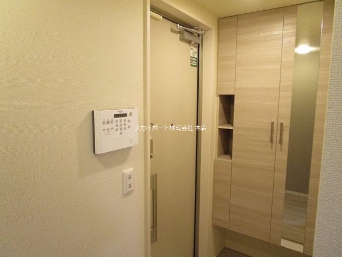 D-ROOM和地山 玄関