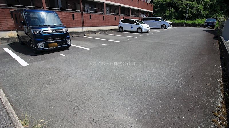 フォンテーヌ 駐車場