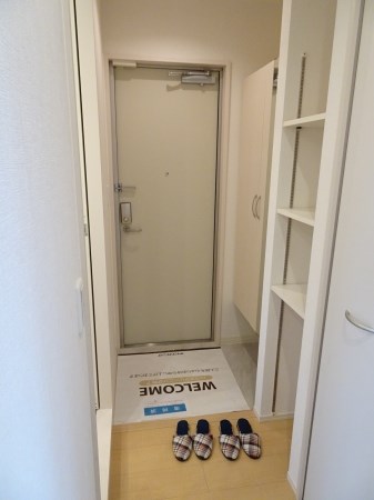 ラリーチェＢ 玄関