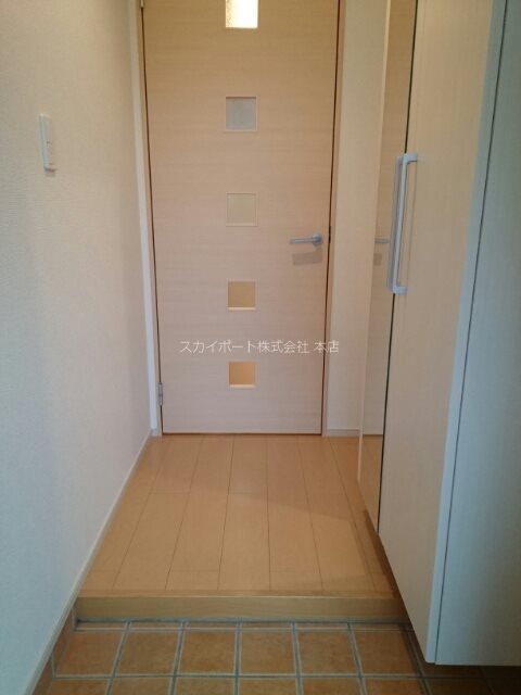 ウエスト　インレット 玄関