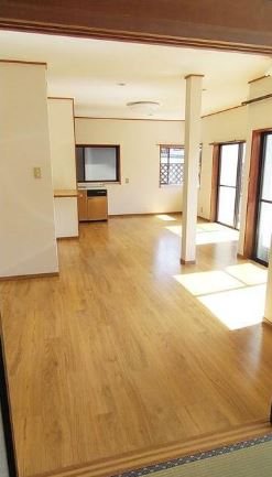 初生町貸家 リビング