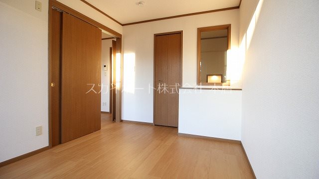 リュートB ベッドルーム