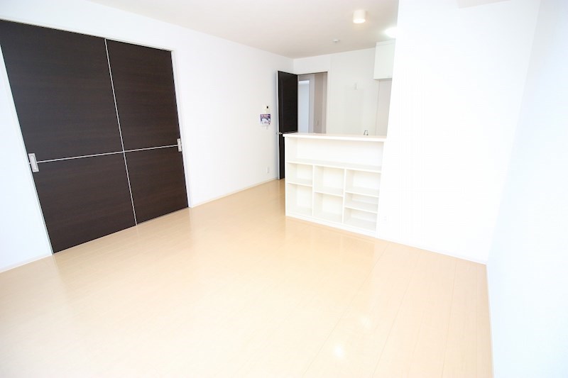 ロイヤルガーデン染地台A リビング