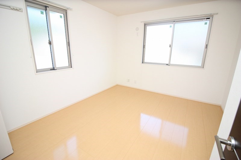 ロイヤルガーデン染地台A ベッドルーム