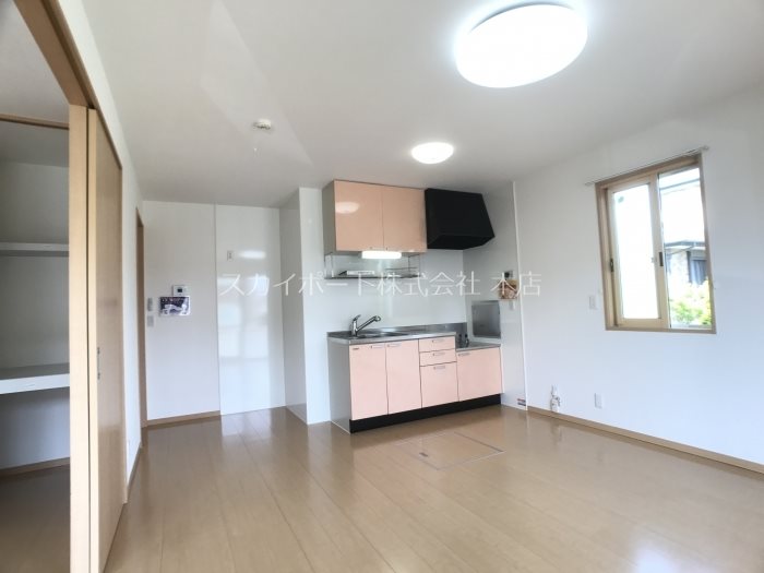 ロイヤルタウン染地台A リビング