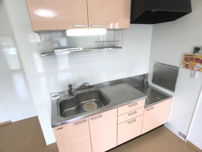 ロイヤルタウン染地台A キッチン