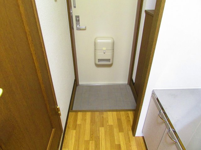 ローリエ初生 玄関