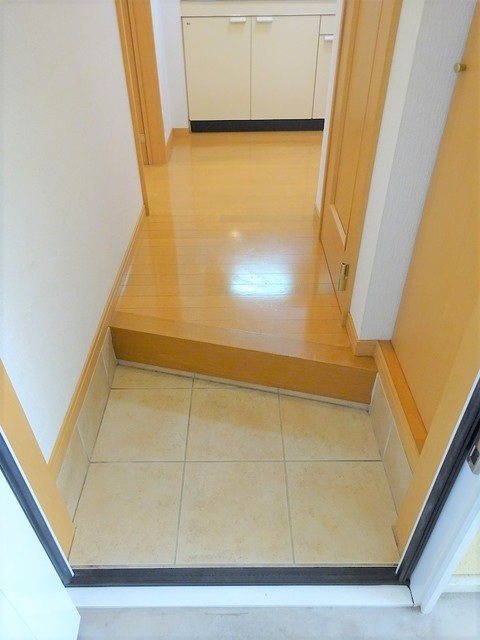 ホワイトステージ 玄関