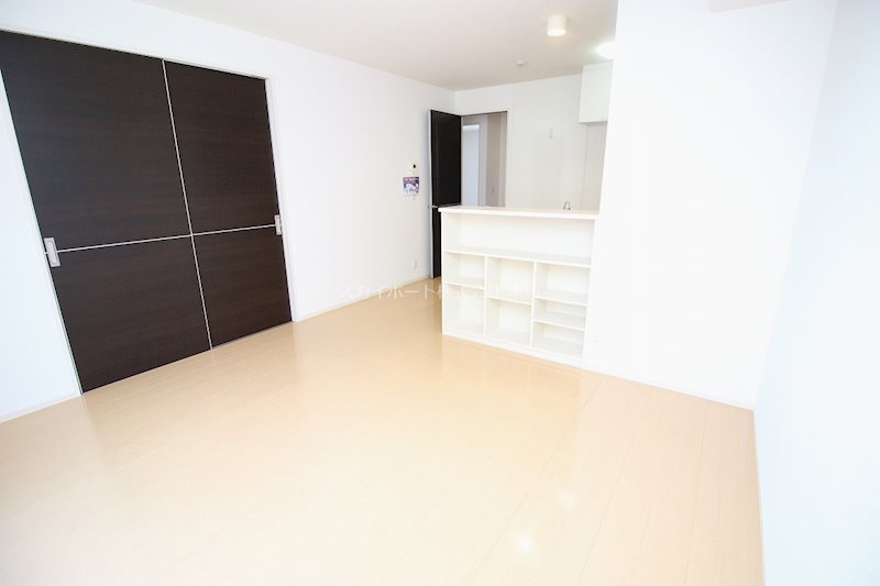 ロイヤルガーデン染地台A リビング