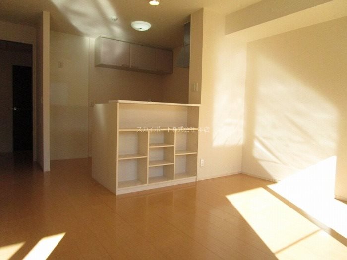 クレイン リビング