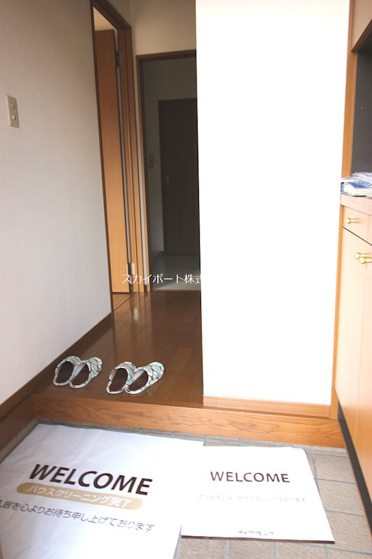 ラディ　A  玄関