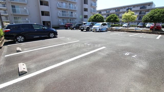 メディオ初生弐番館 駐車場