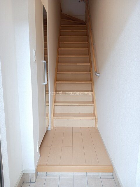 グッドライフB 玄関