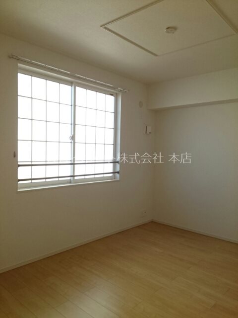 プリムローズⅢ ベッドルーム