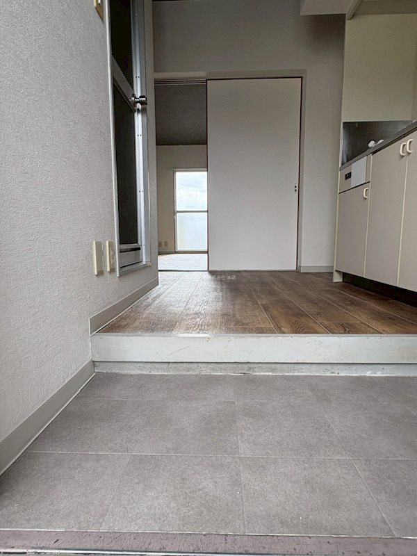 グローリィ高丘 玄関