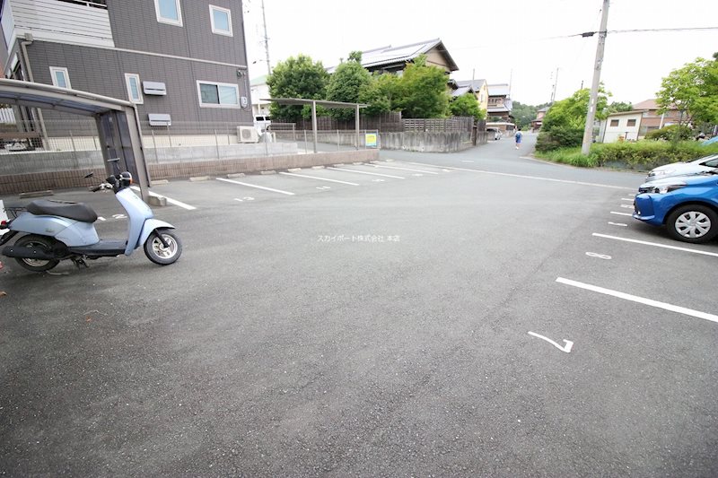 ル・リオン半田山 駐車場