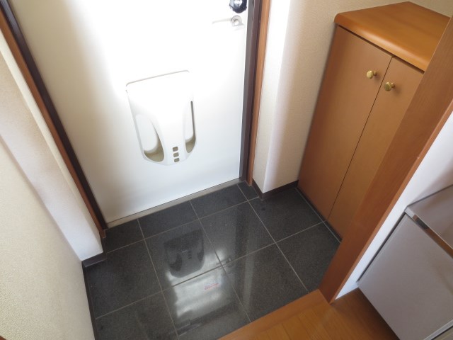 ハピネス初生 玄関