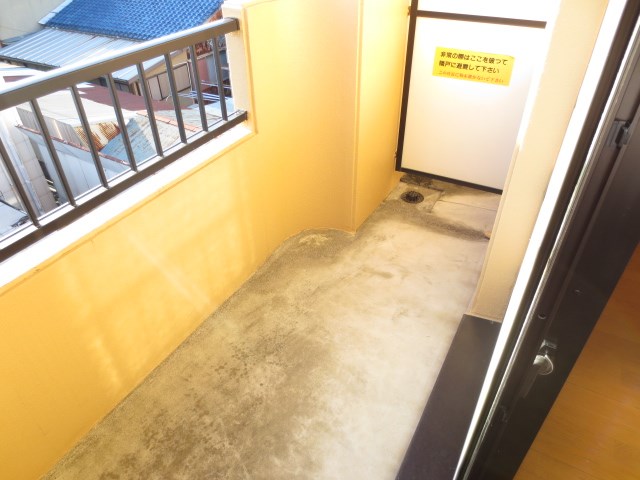 ハピネス初生 ベランダ