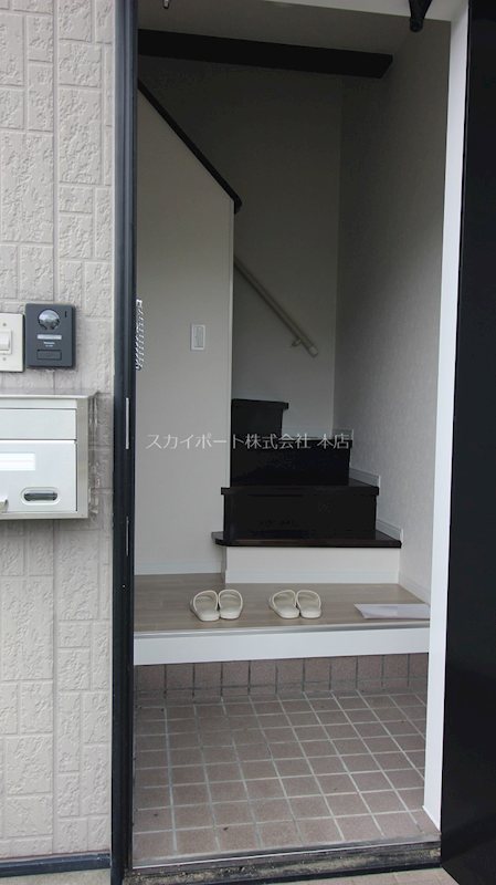 鈴木様貸テラスハウス西山 玄関