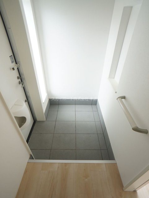 キャレノワール　C 玄関