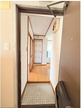 メゾン初生 玄関