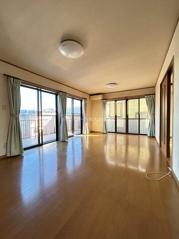 高丘西４丁目戸建て リビング