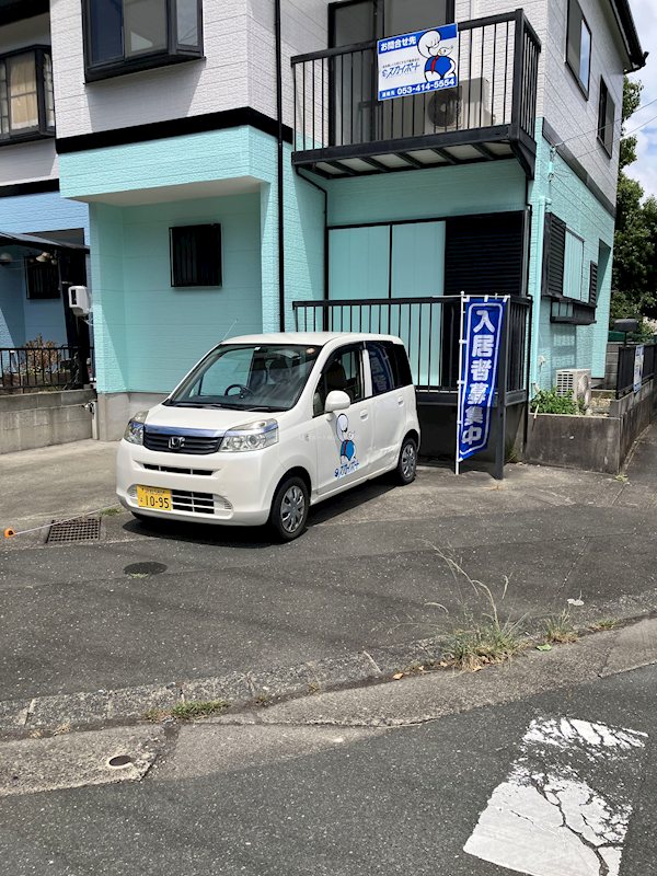 高丘西1丁目貸家 駐車場