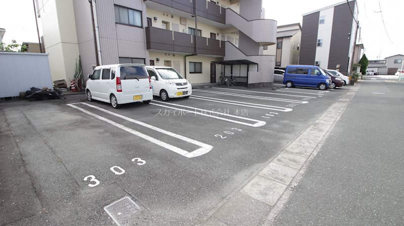 高丘ルミエール 駐車場