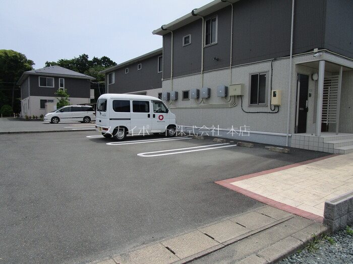 コンソラーレ　カーサC 駐車場