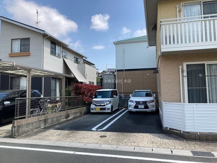 シャリテドール 駐車場