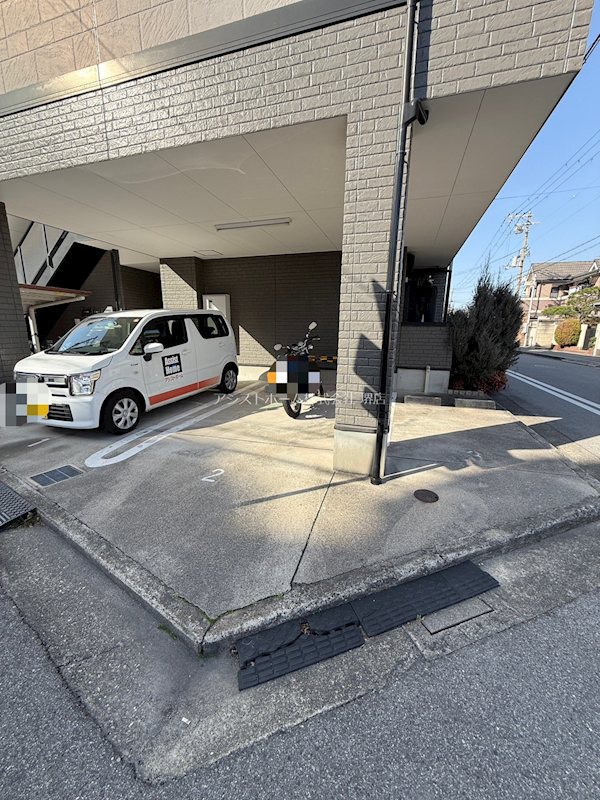 アズ・レイラ 駐車場