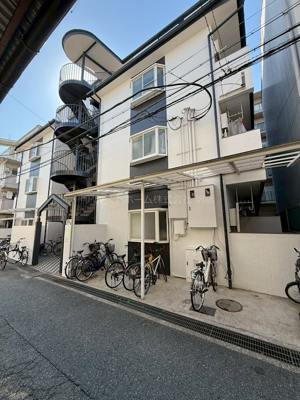 ゴールドクレスト   外観