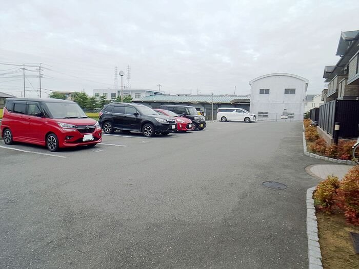 クローバーコート 駐車場
