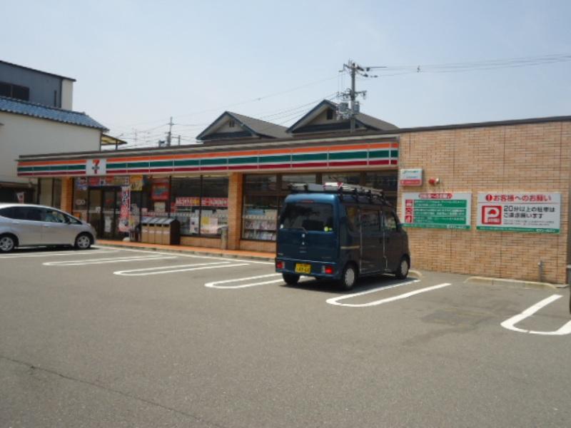 フォンティーヌ南三国 コンビニ