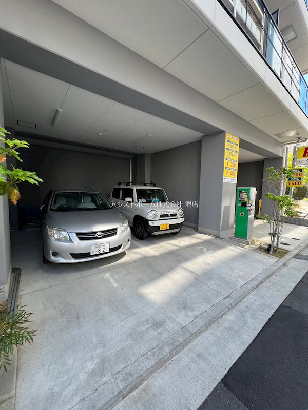 LUVIAS堺 駐車場
