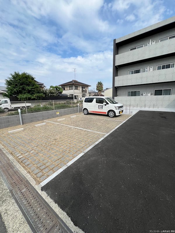 三宝町ジーイーシス 駐車場