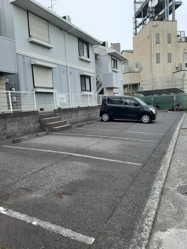 ハイツ井上 駐車場