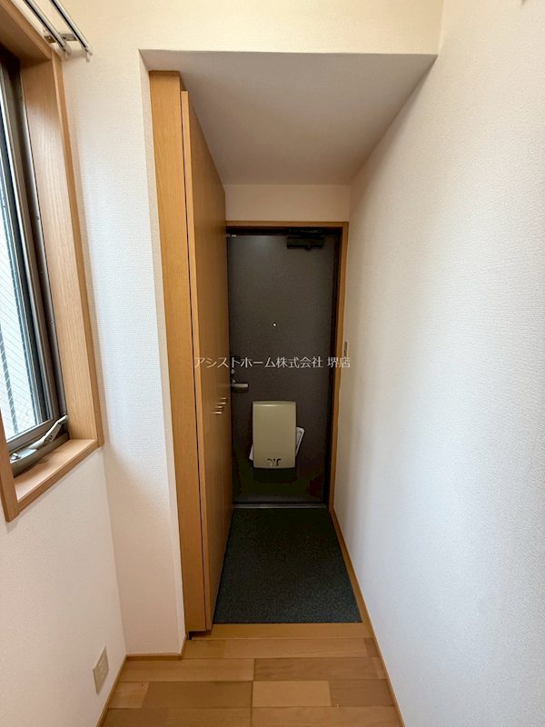 ロイヤルコート上野芝 玄関