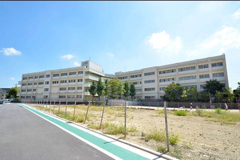 アベニール髙石 中学校