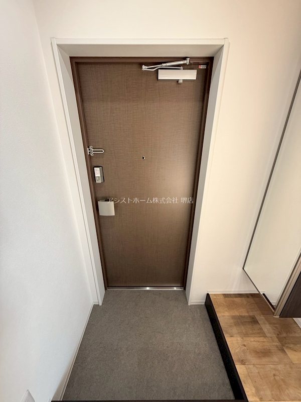 西湊町ジーイー・ディス 玄関