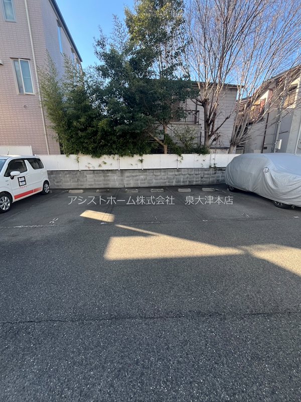ヒルズ羽衣 駐車場
