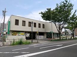 ロイヤルコート５番館 銀行