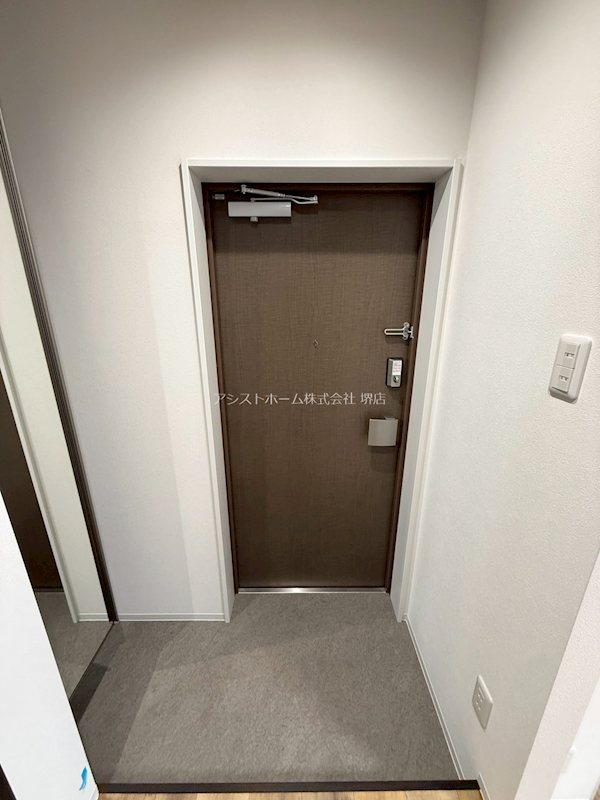 西湊町ジーイー・ディス 玄関