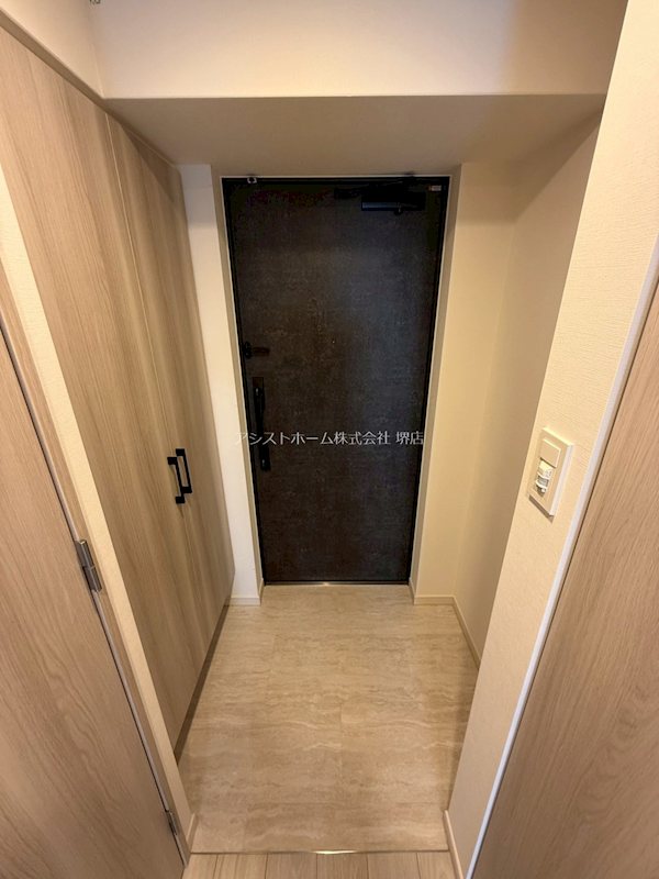 S-RESIDECE堺湊駅前azure 玄関
